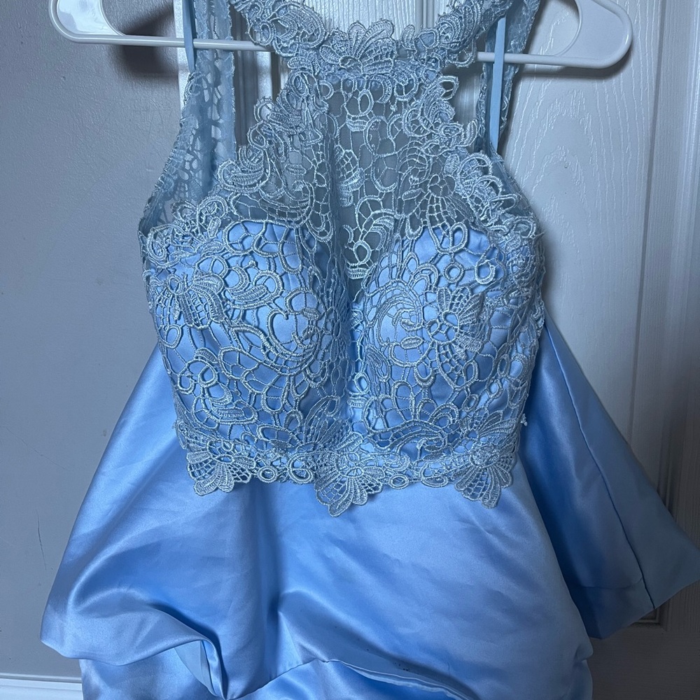 Formal dress - Picture 3 of 3